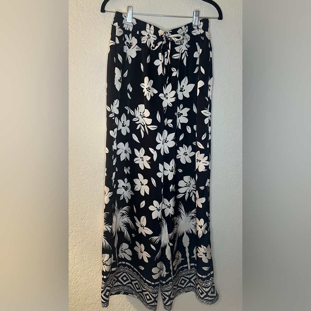 House of Harlow 1960 Floral Black and White Women's pants